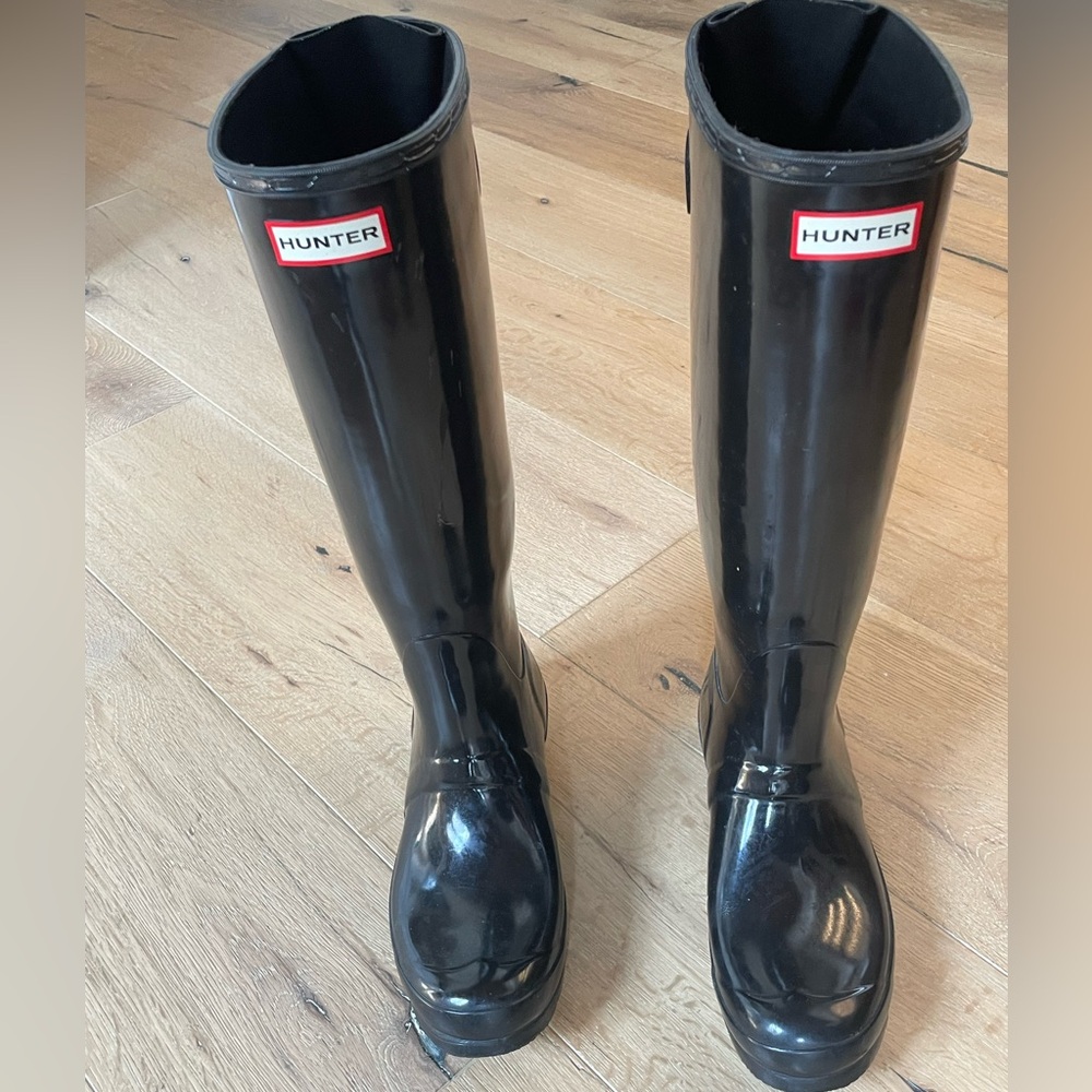 Original Hunter Tall Rain Boots - Unisex
👢 Women’s Size 8 / Men’s Size 7
$50